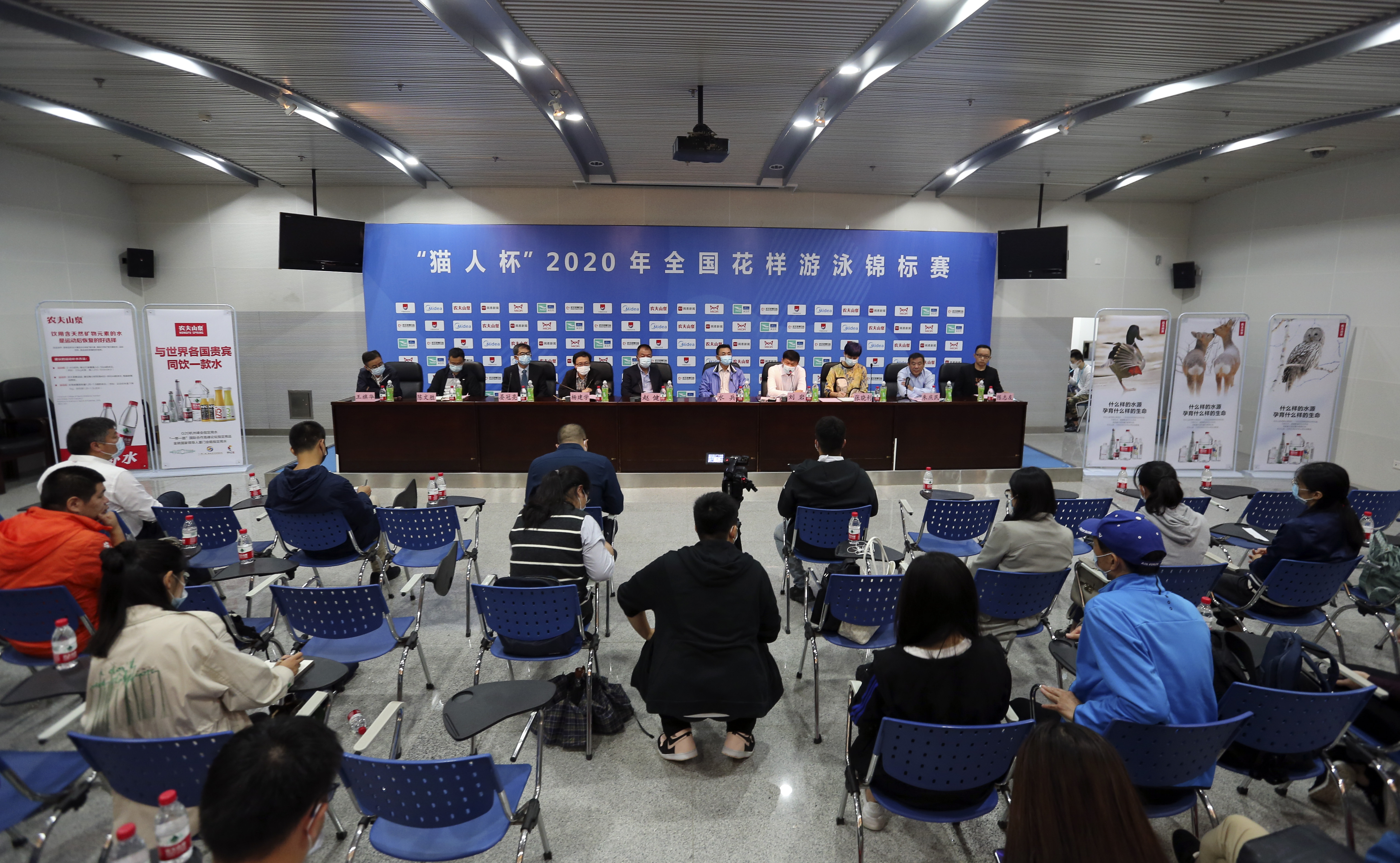 疫后武漢大型體育賽事首秀 “貓人杯”2020全國花游錦標(biāo)賽助力江城重啟(圖1) 疫后武漢大型體育賽事首秀 “貓人杯”2020全國花游錦標(biāo)賽助力江城重啟(圖1)