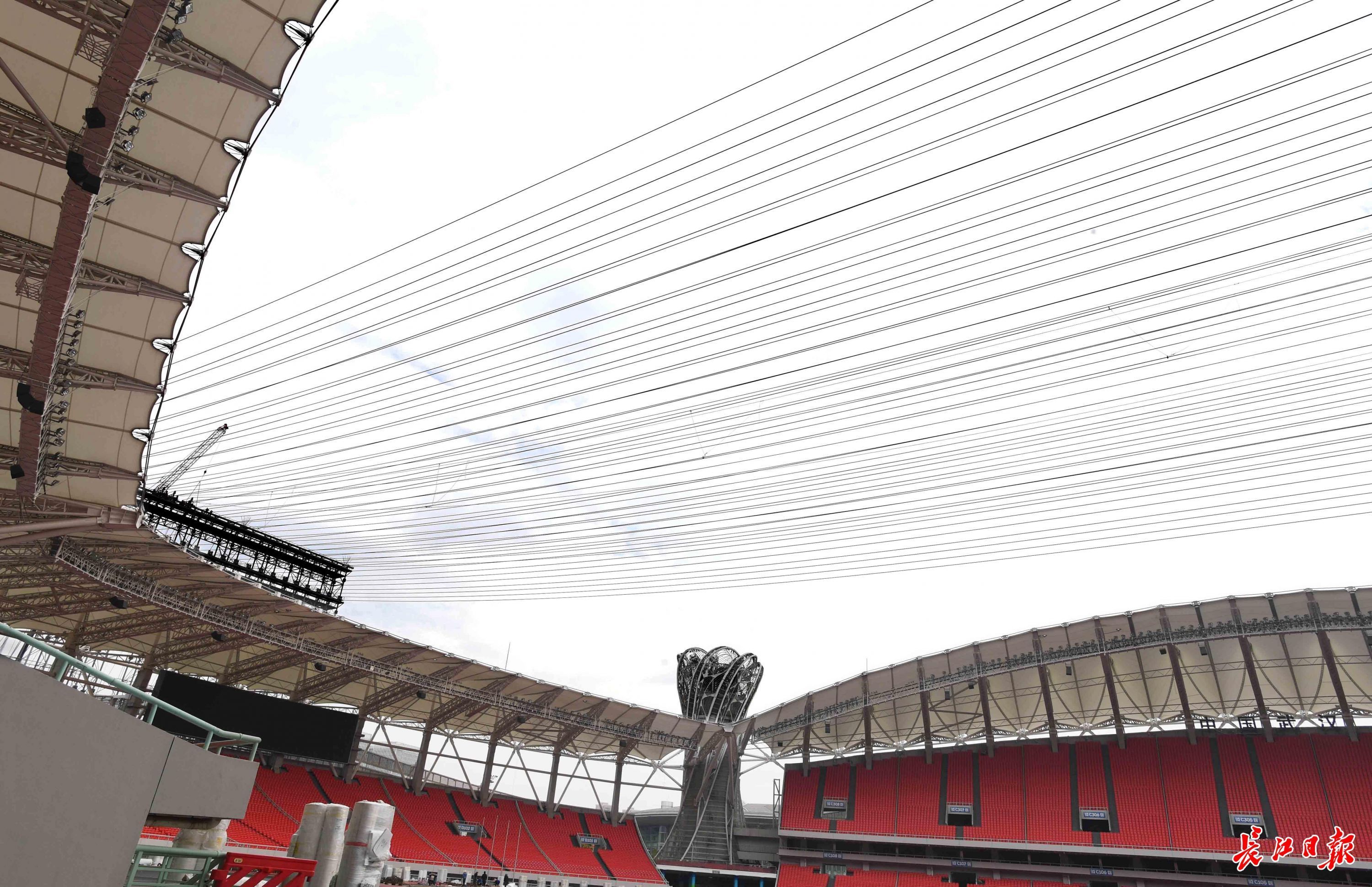 軍運(yùn)會開幕式“幕后英雄”威亞塔開始拆除，1500噸回收鋼材將建籃球場等(圖3)