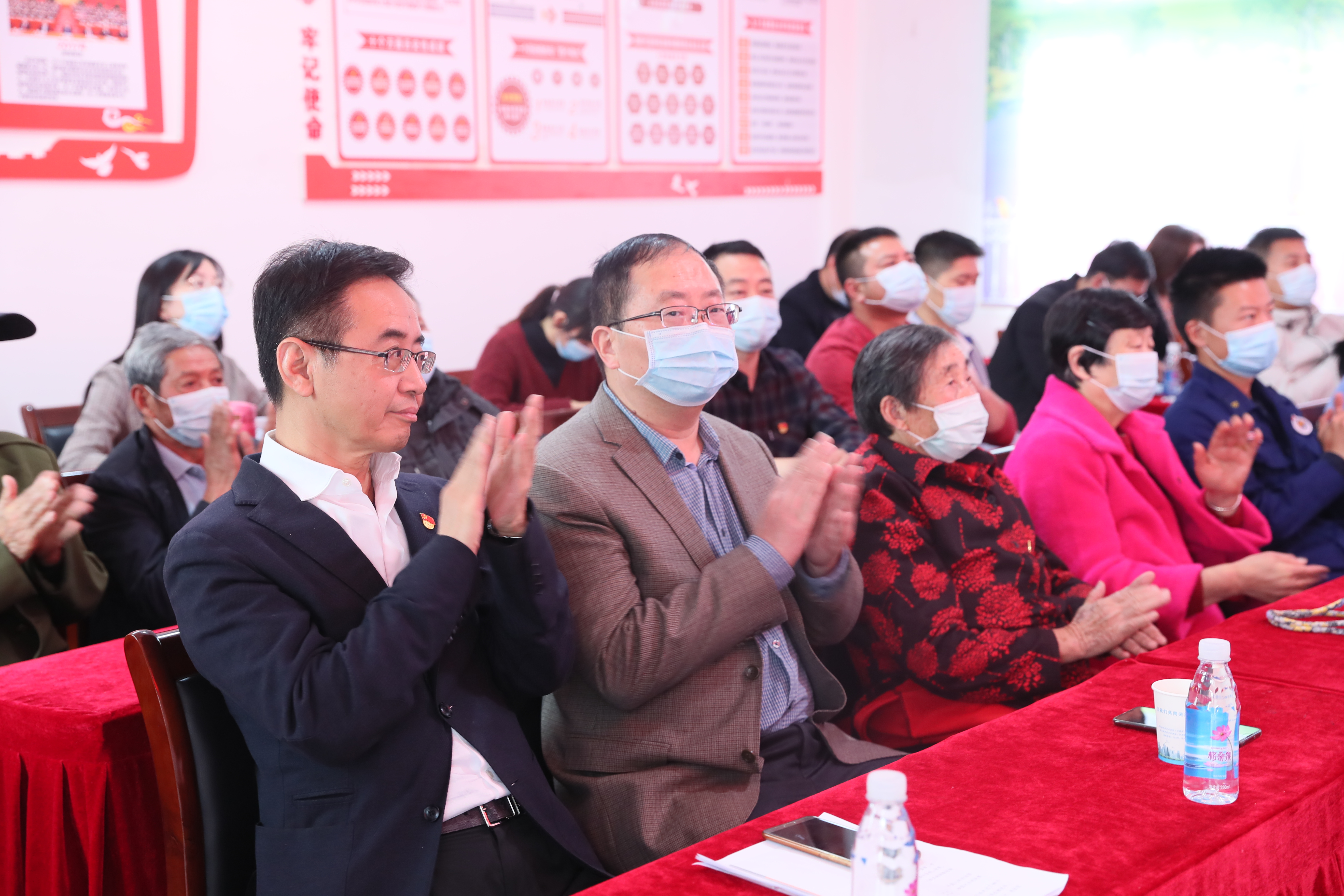 黨建結(jié)對共建 武漢體育中心和十八家社區(qū)聯(lián)合開展主題黨日活動(圖9) 黨建結(jié)對共建 武漢體育中心和十八家社區(qū)聯(lián)合開展主題黨日活動(圖9)