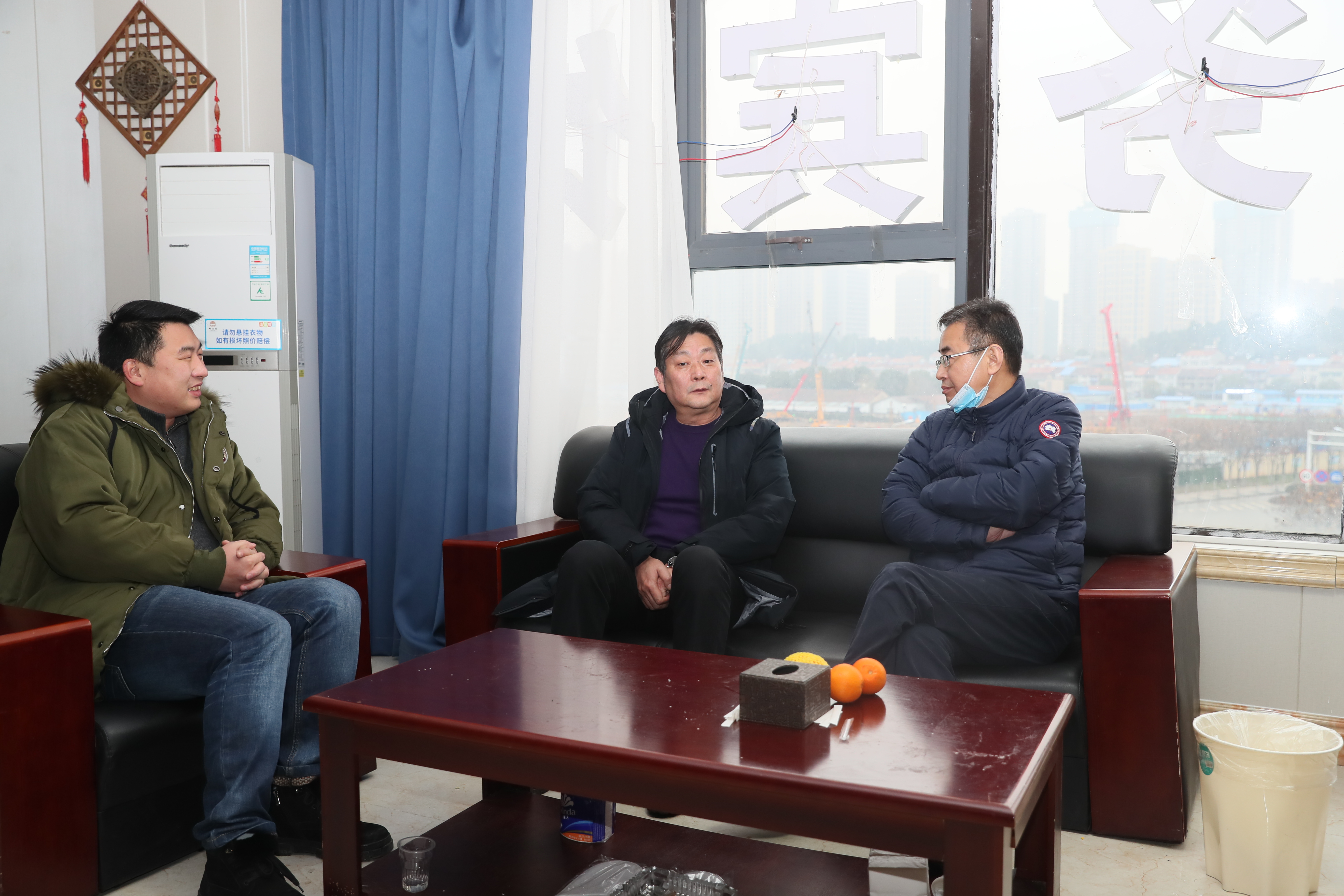 王旗華看望慰問疫情防控人員(圖2) 王旗華看望慰問疫情防控人員(圖2)