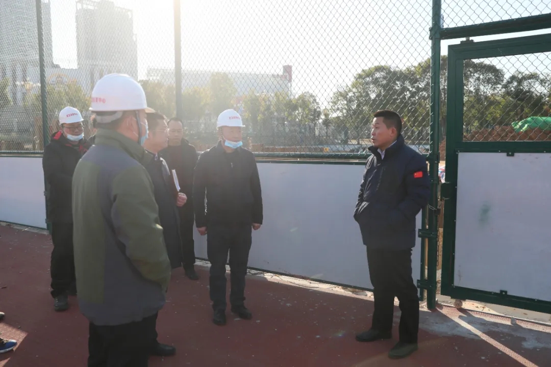 公司領(lǐng)導(dǎo)檢查軍運(yùn)會(huì)賽后利用項(xiàng)目建設(shè)(圖7) 公司領(lǐng)導(dǎo)檢查軍運(yùn)會(huì)賽后利用項(xiàng)目建設(shè)(圖7)