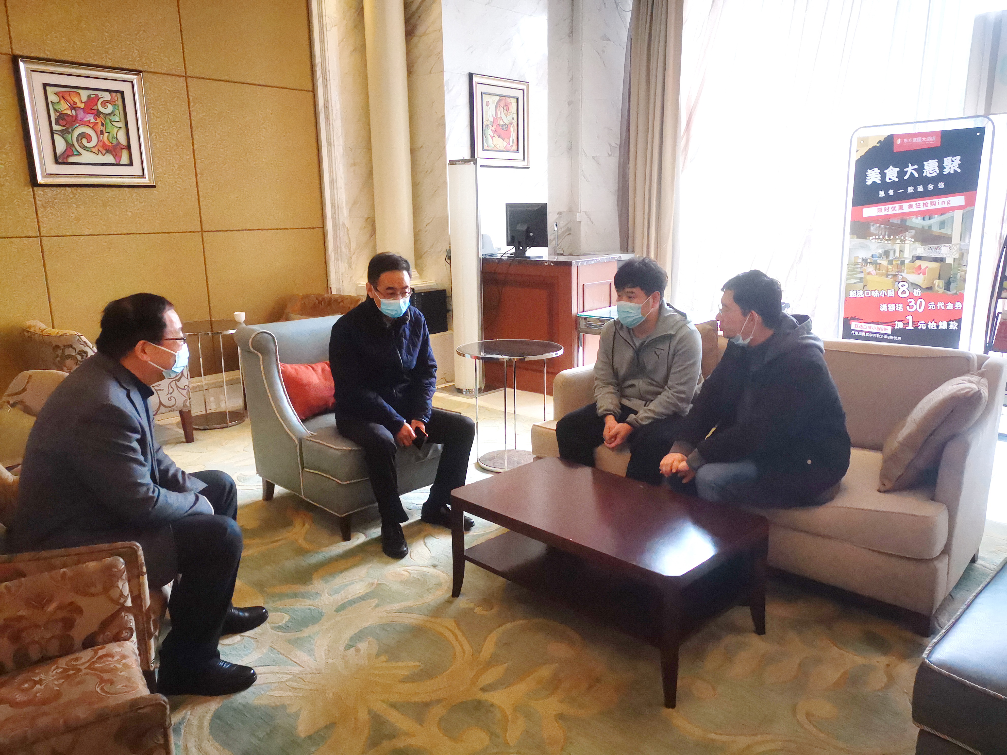 公司領(lǐng)導(dǎo)看望慰問派駐防疫點工作員工(圖2) 公司領(lǐng)導(dǎo)看望慰問派駐防疫點工作員工(圖2)